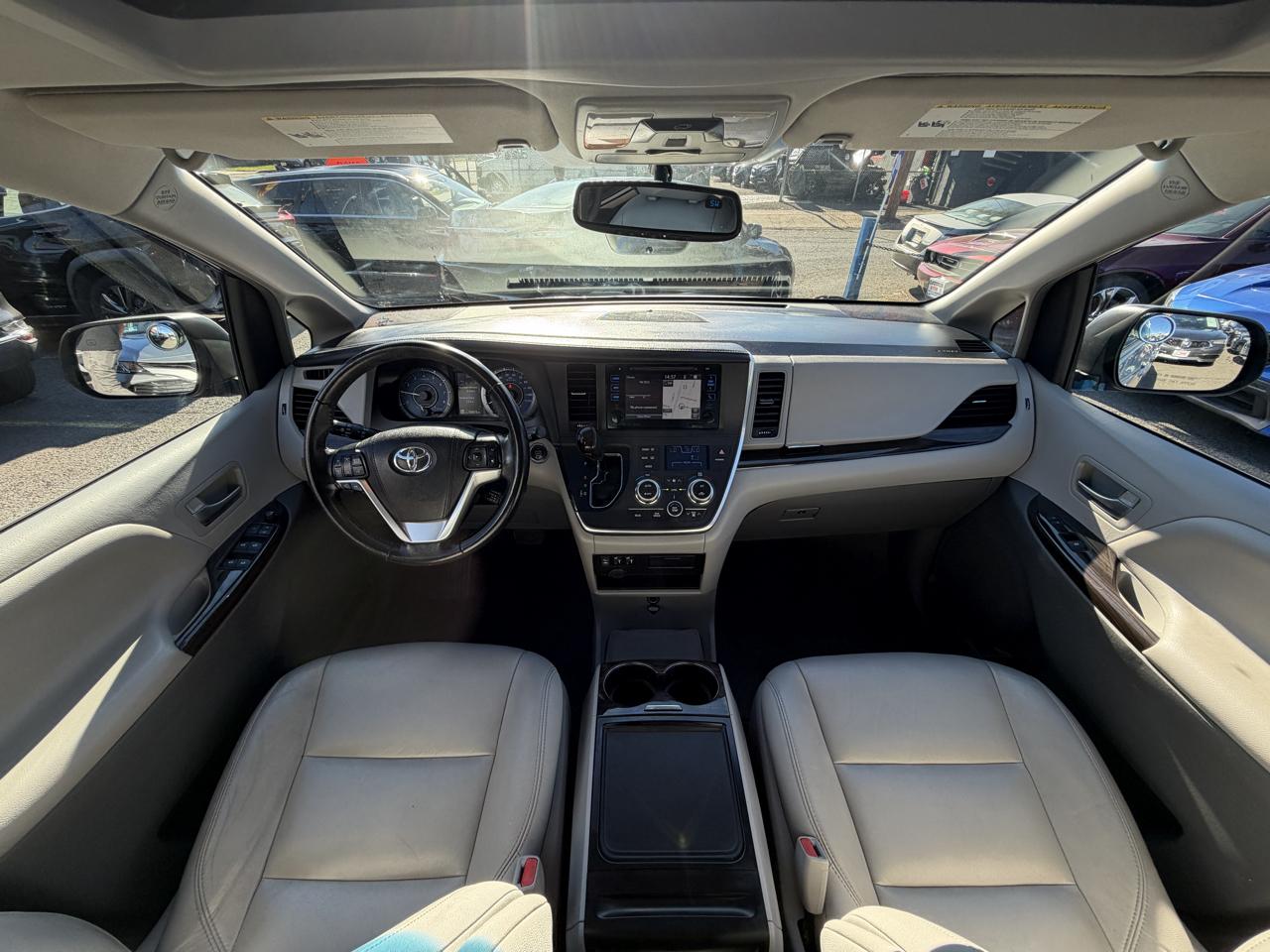 Toyota Sienna Limited Premium 7-Passenger 2017