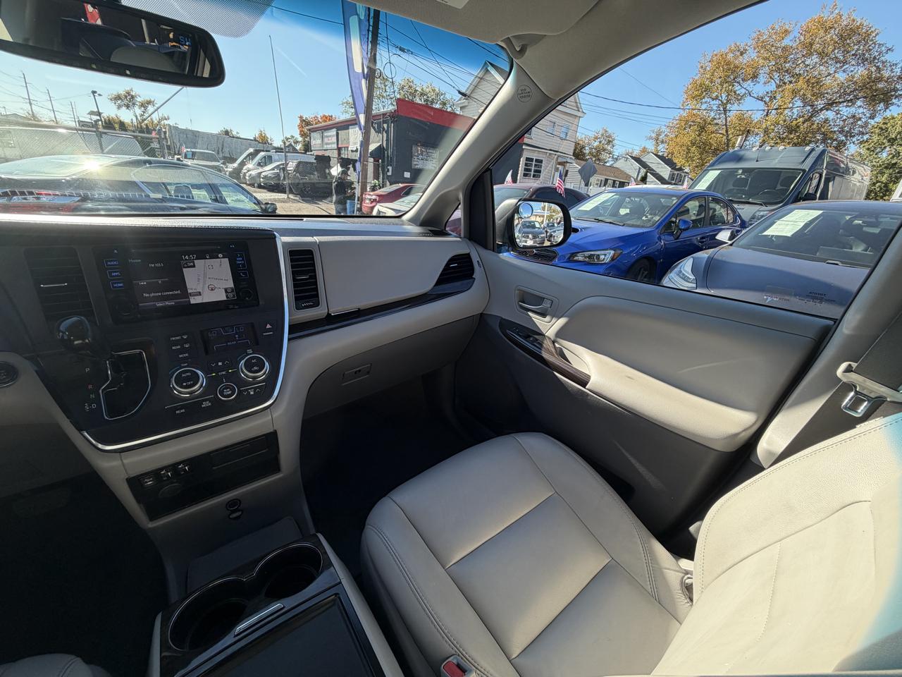Toyota Sienna Limited Premium 7-Passenger 2017