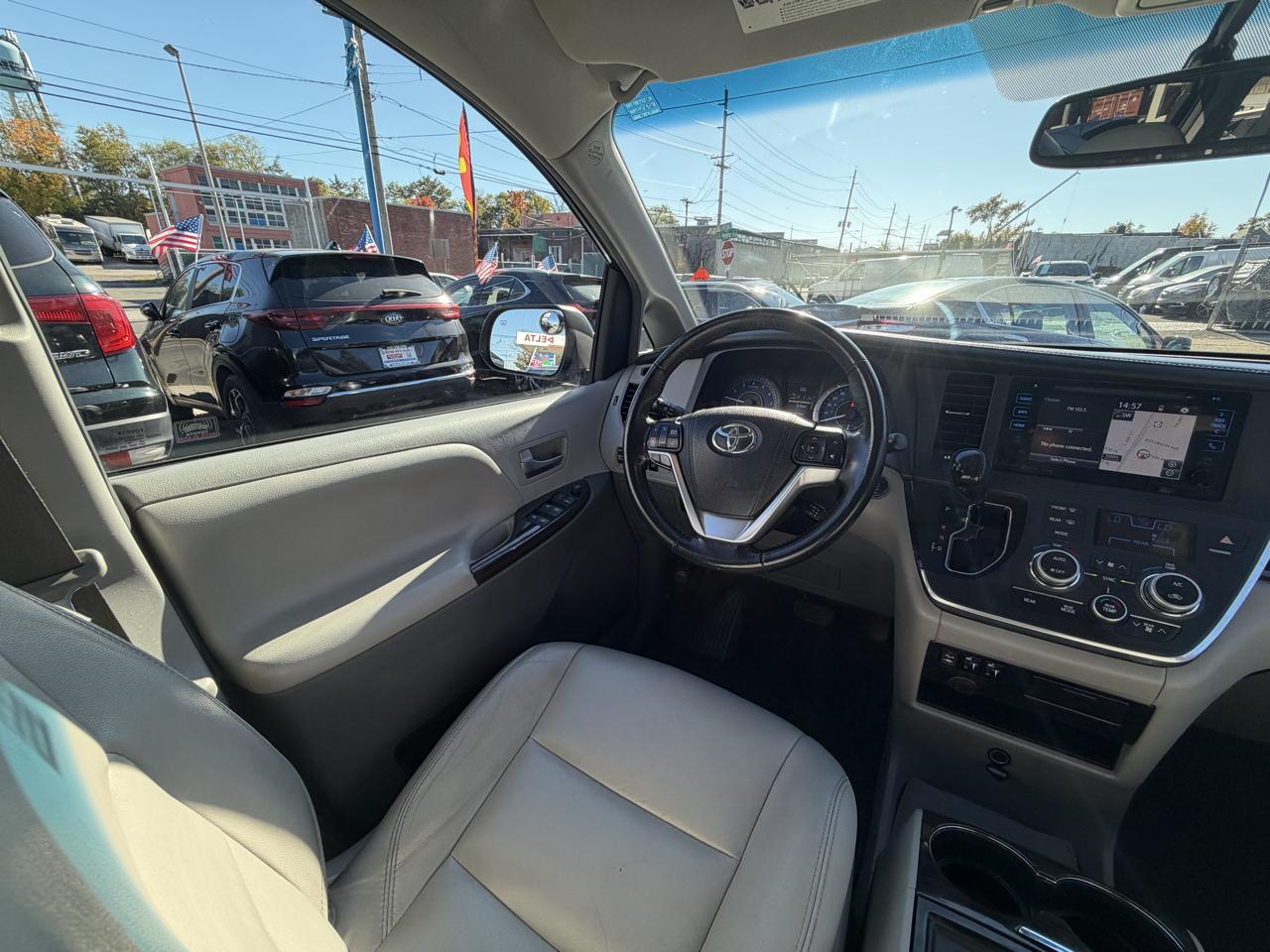 Toyota Sienna Limited Premium 7-Passenger 2017