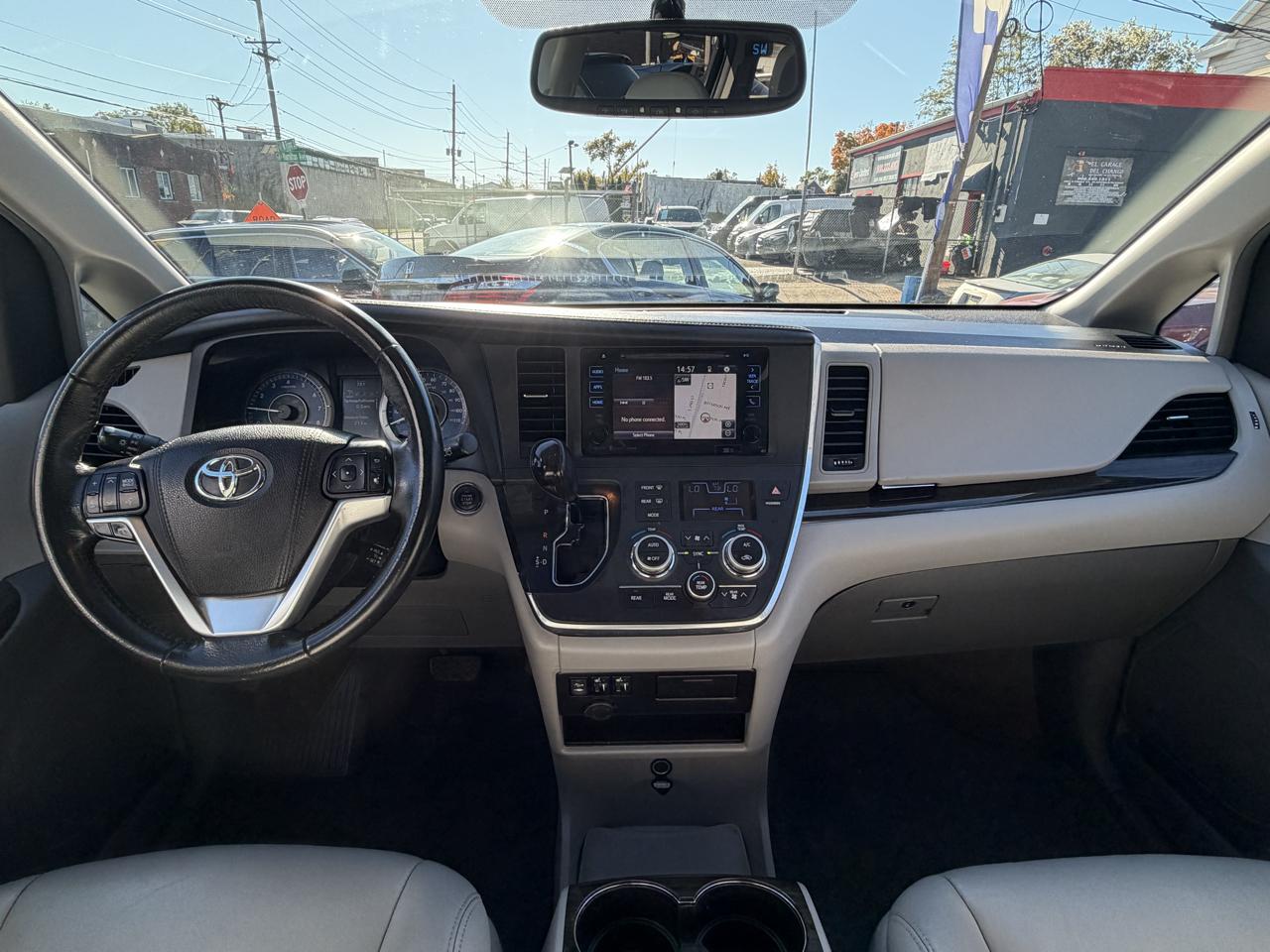 Toyota Sienna Limited Premium 7-Passenger 2017