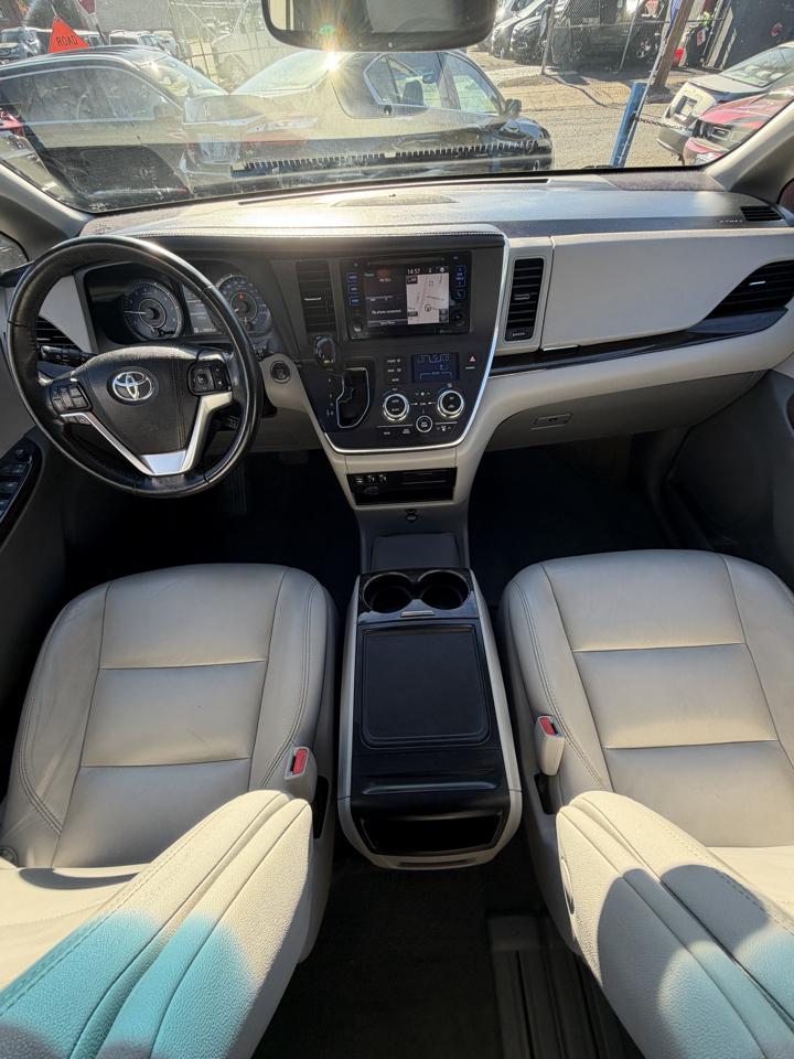 Toyota Sienna Limited Premium 7-Passenger 2017