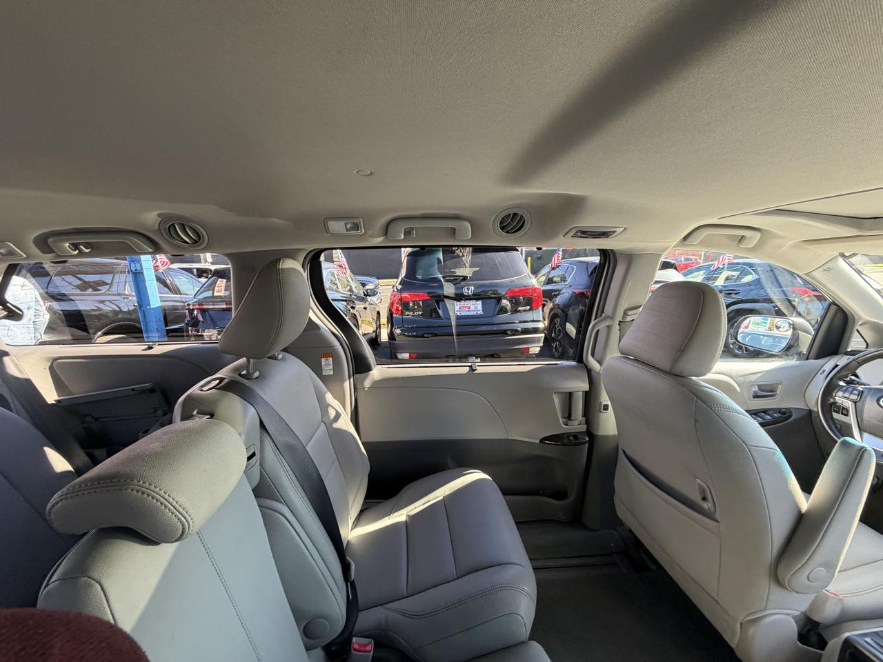 Toyota Sienna Limited Premium 7-Passenger 2017