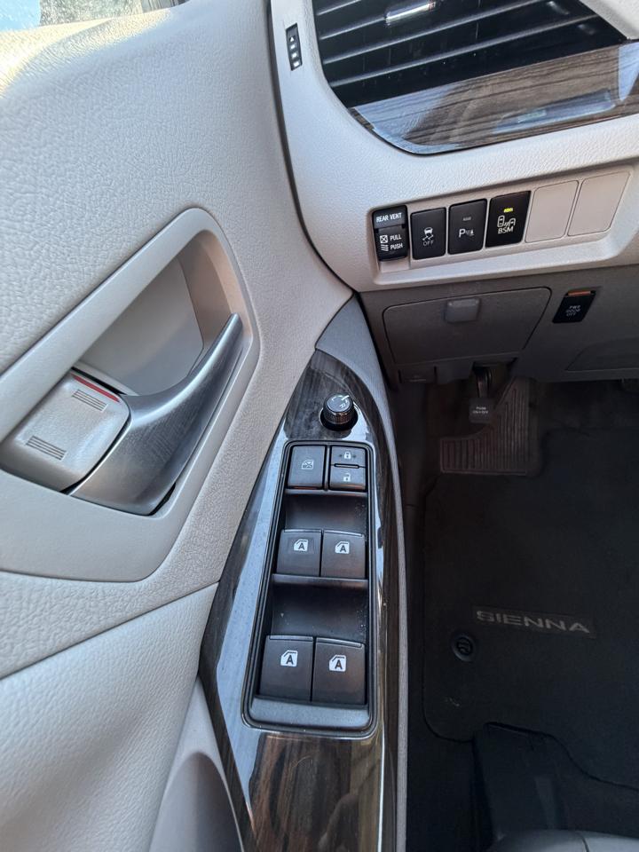 Toyota Sienna Limited Premium 7-Passenger 2017