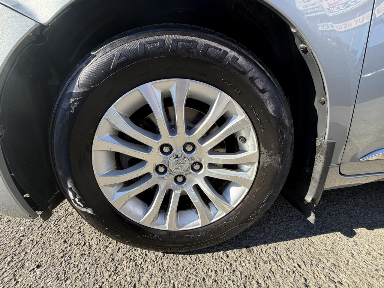 Toyota Sienna Limited Premium 7-Passenger 2017