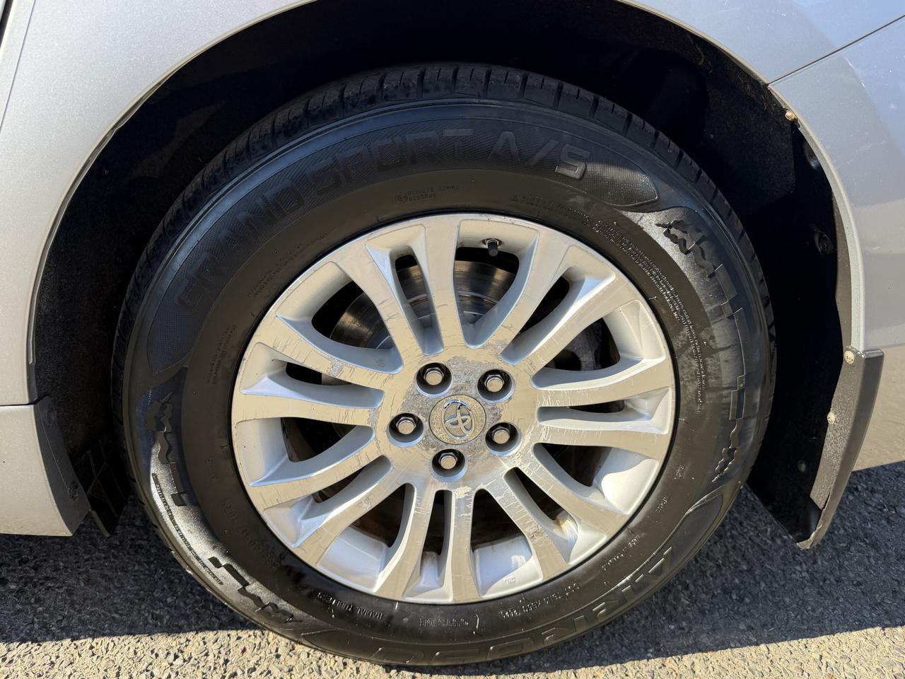 Toyota Sienna Limited Premium 7-Passenger 2017