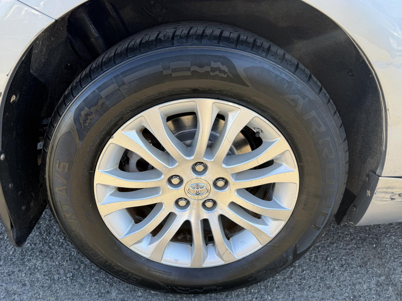 Toyota Sienna Limited Premium 7-Passenger 2017