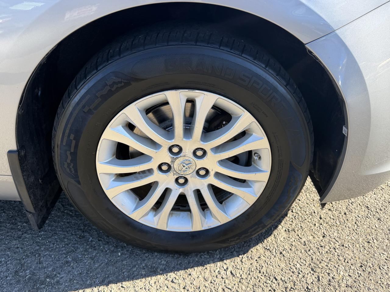 Toyota Sienna Limited Premium 7-Passenger 2017