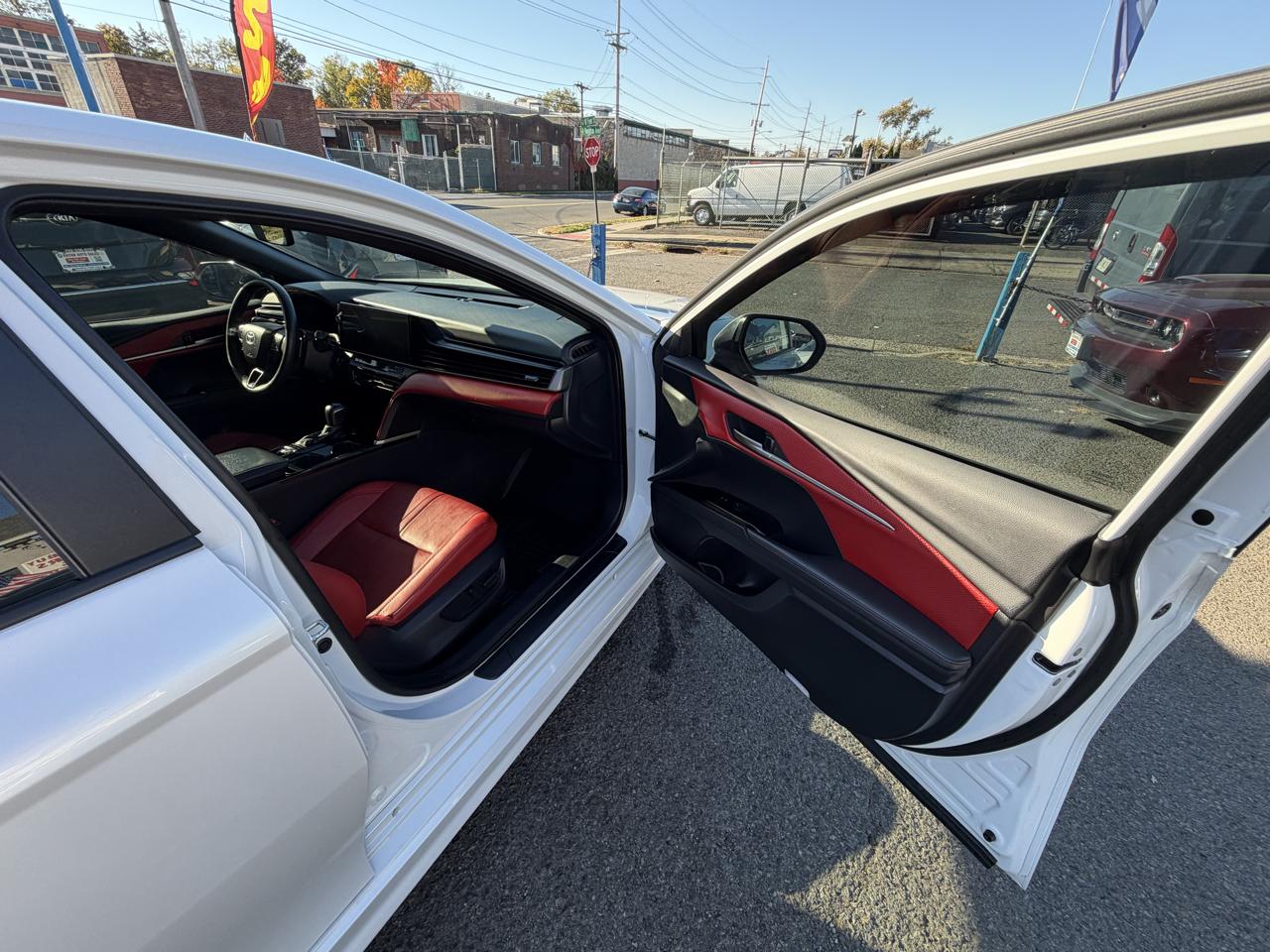 Toyota Camry Hybrid XSE CVT (Natl) 2025