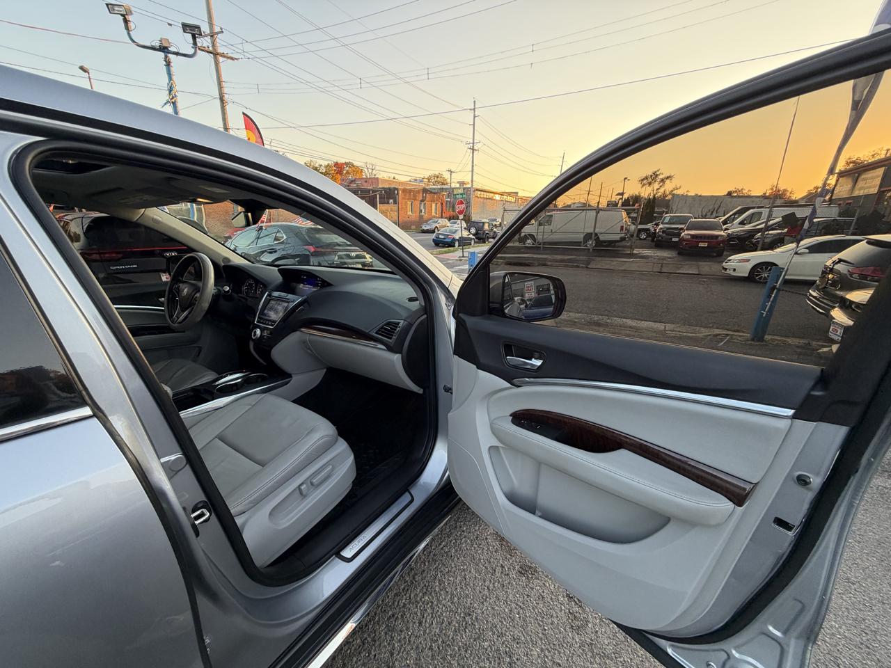 Acura MDX SH-AWD 9-Spd AT 2017