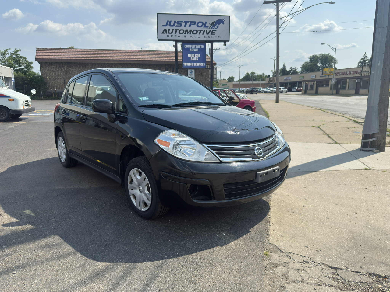 2012 Nissan Versa 1.8 S Hatchback