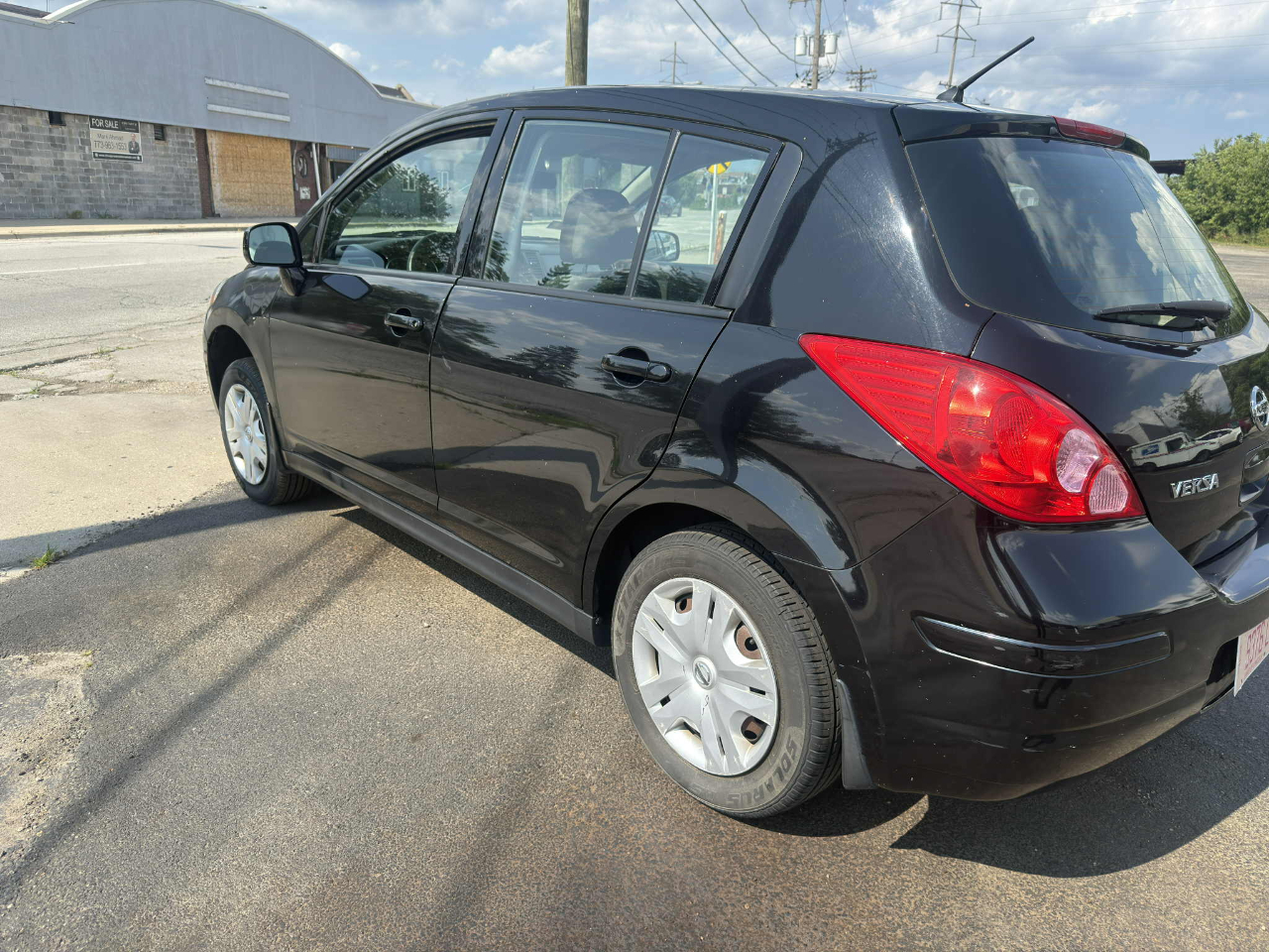 Nissan Versa 1.8 S Hatchback 2012