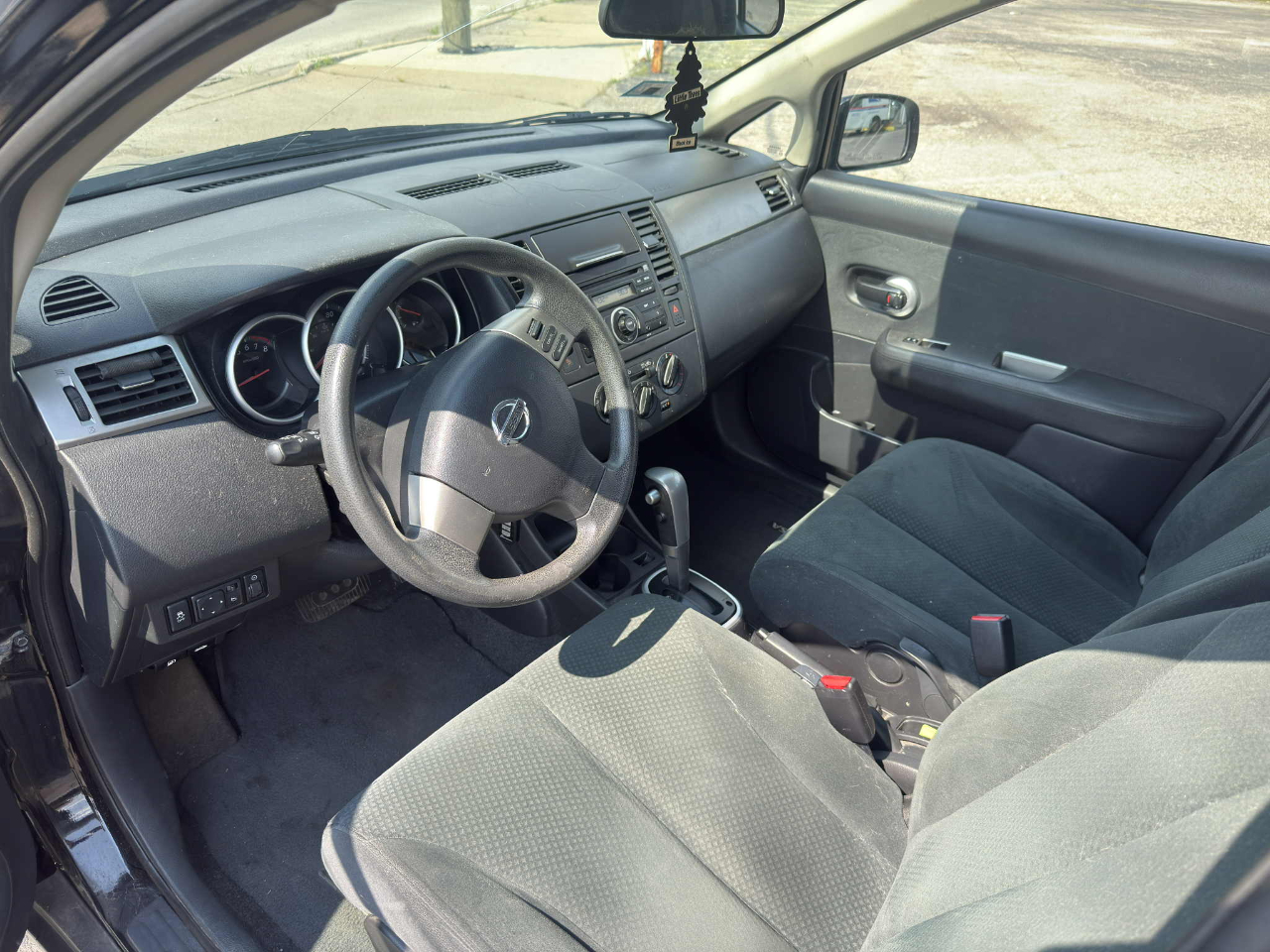 Nissan Versa 1.8 S Hatchback 2012