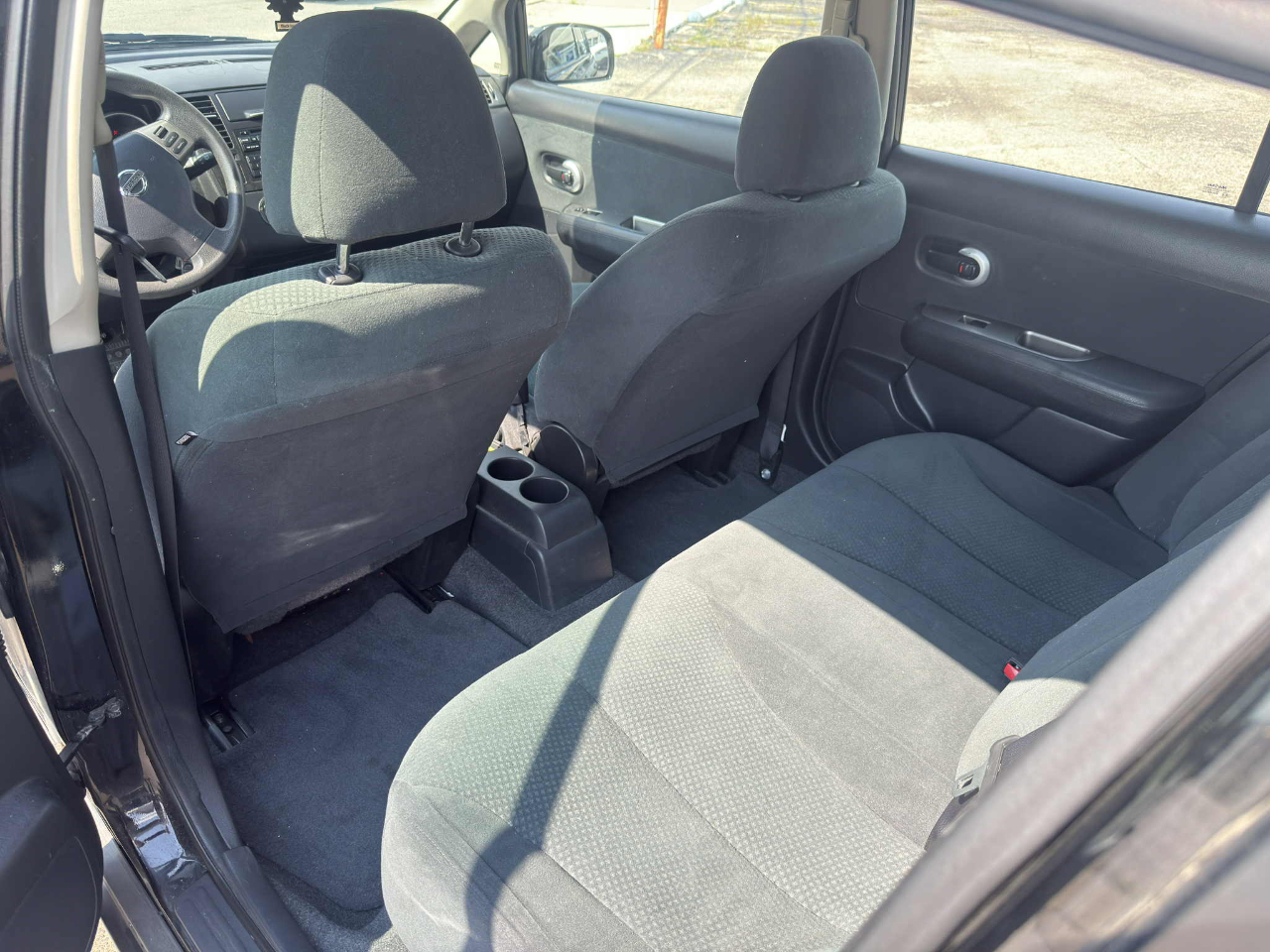 Nissan Versa 1.8 S Hatchback 2012