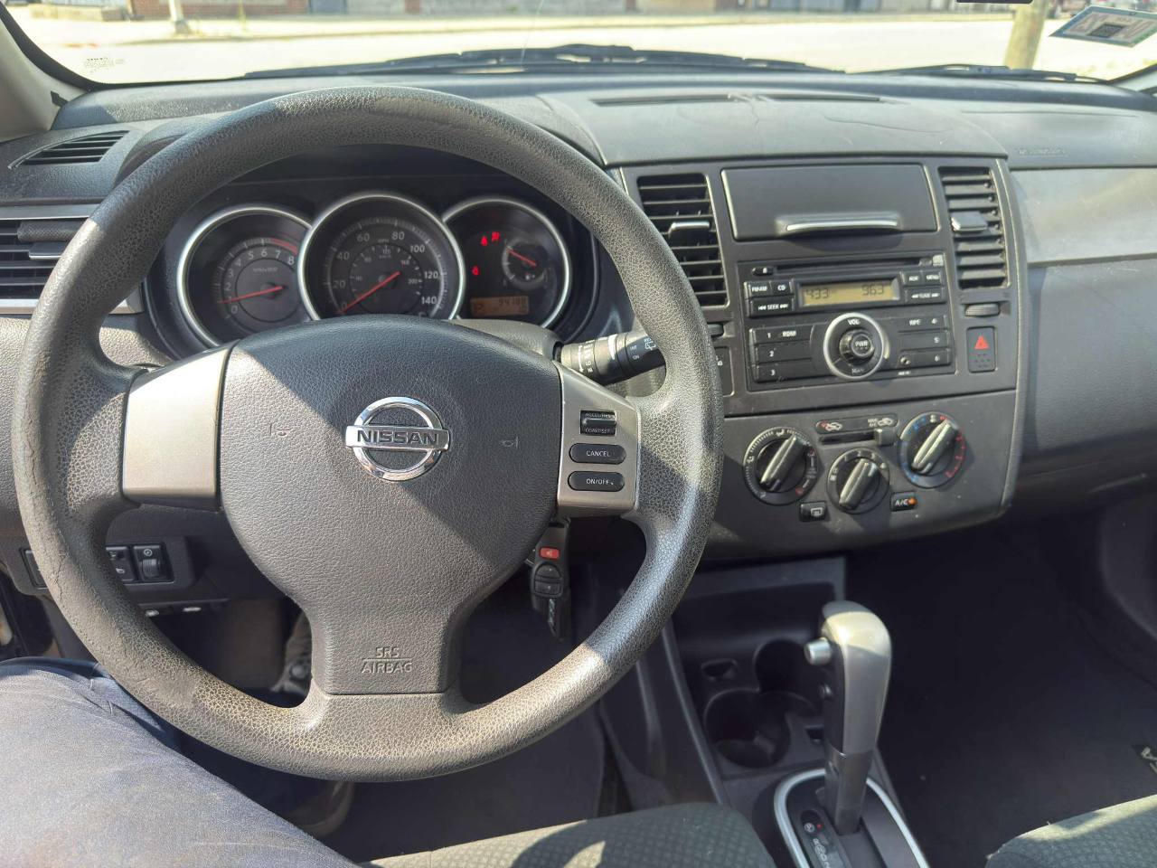 Nissan Versa 1.8 S Hatchback 2012