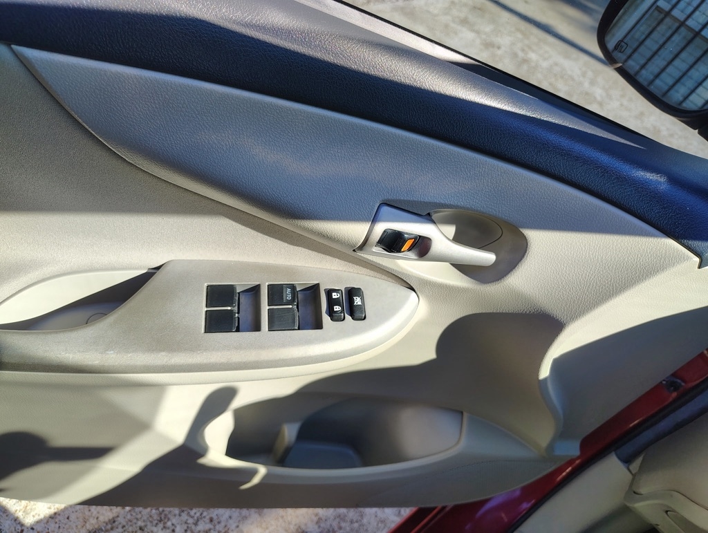 Toyota Corolla L 5-Speed MT 2013