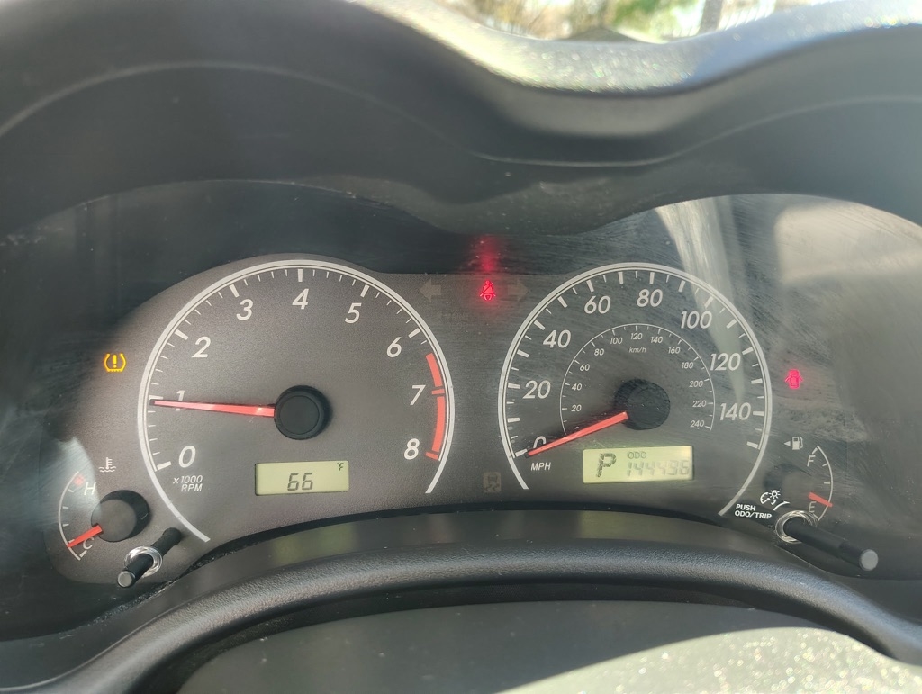 Toyota Corolla L 5-Speed MT 2013