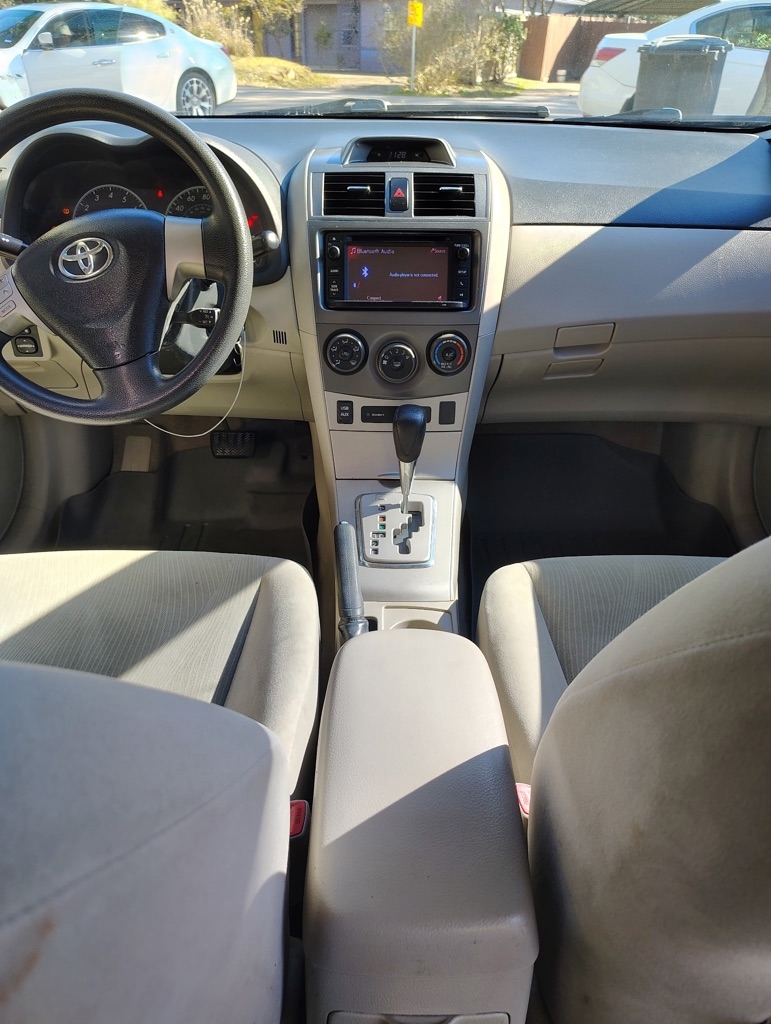 Toyota Corolla L 5-Speed MT 2013