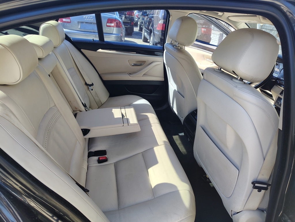 BMW 5-Series 528i 2015