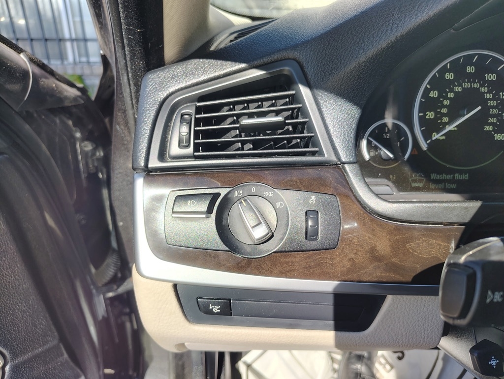 BMW 5-Series 528i 2015