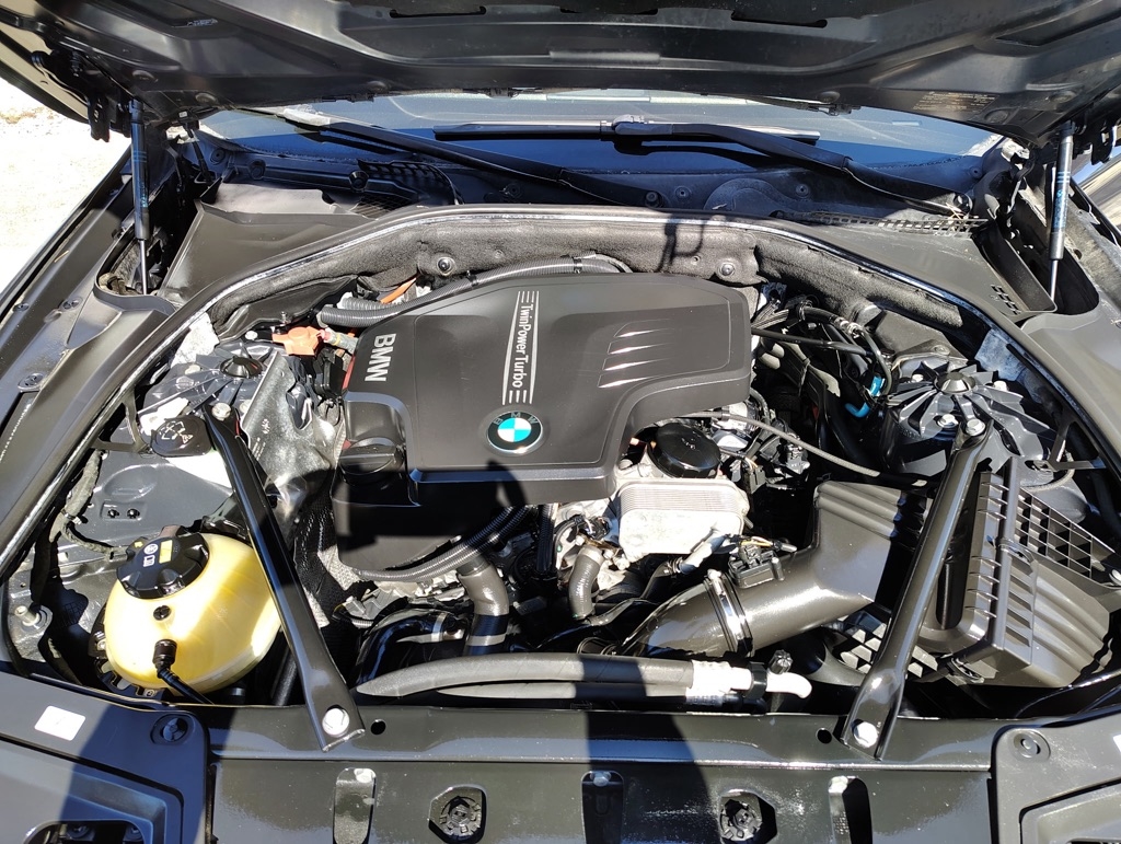 BMW 5-Series 528i 2015