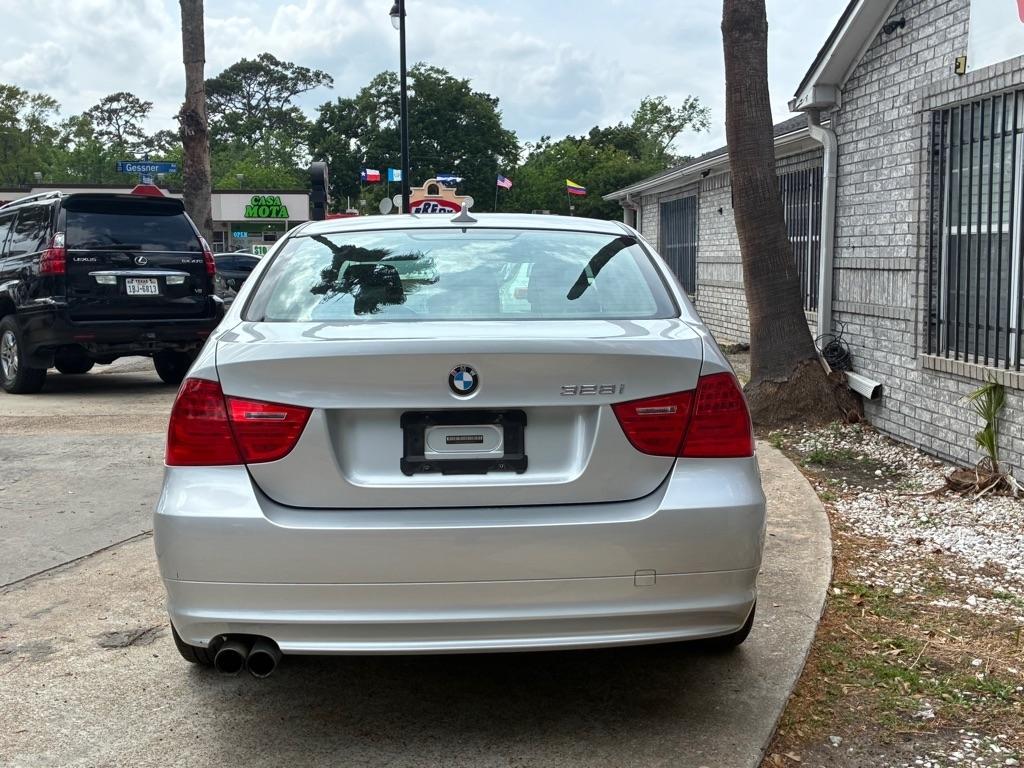BMW 3-Series 328i 2011