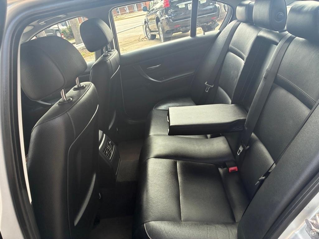 BMW 3-Series 328i 2011