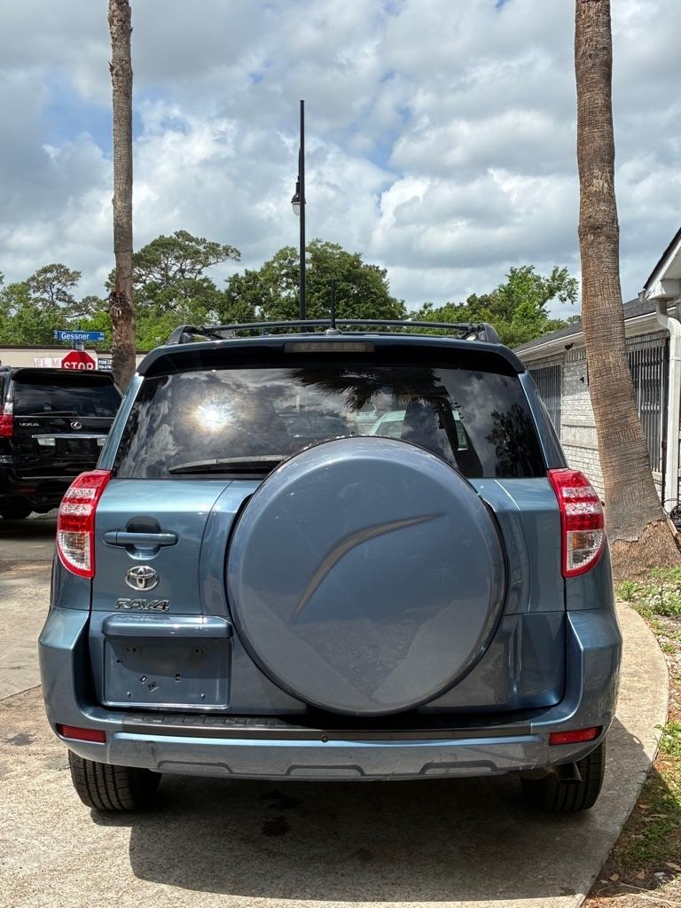 Toyota RAV4 Base I4 2WD 2012