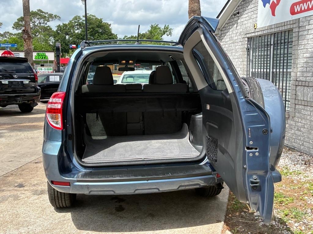 Toyota RAV4 Base I4 2WD 2012