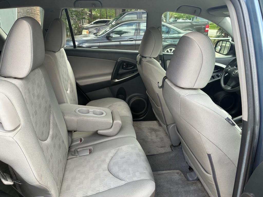 Toyota RAV4 Base I4 2WD 2012