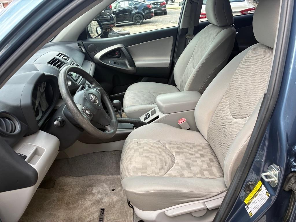 Toyota RAV4 Base I4 2WD 2012