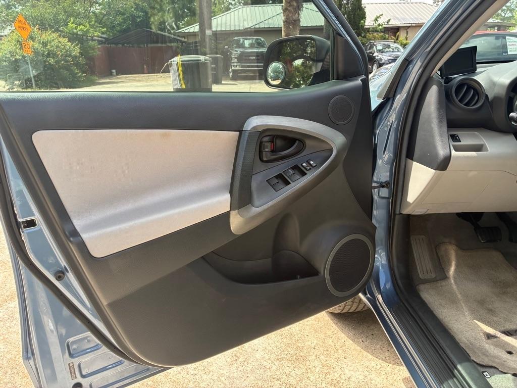 Toyota RAV4 Base I4 2WD 2012