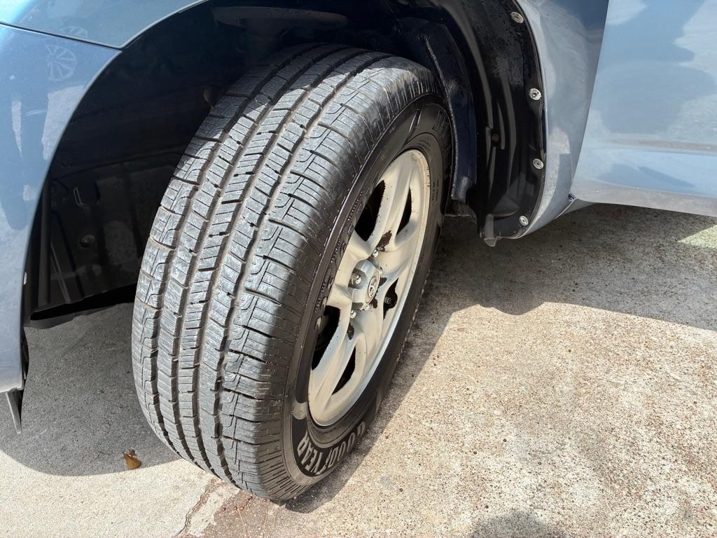 Toyota RAV4 Base I4 2WD 2012