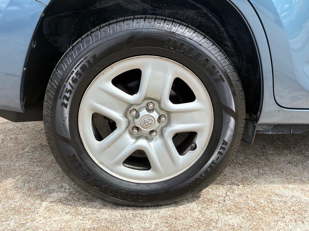 Toyota RAV4 Base I4 2WD 2012