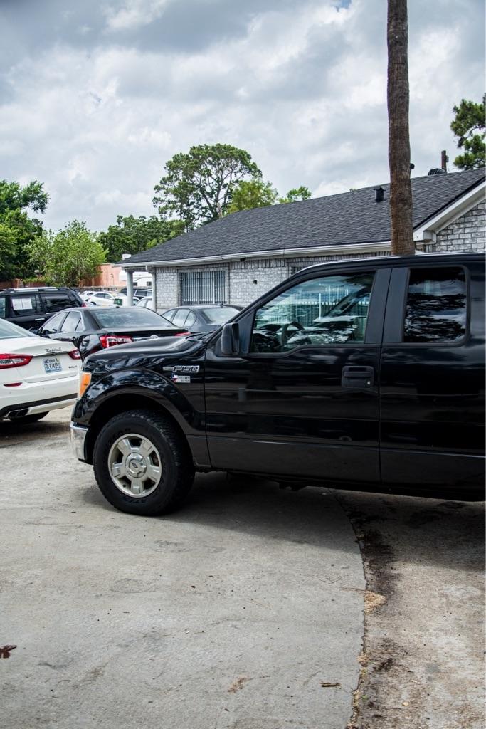 Ford F-150 XL SuperCab 8-ft. Bed 2WD 2010