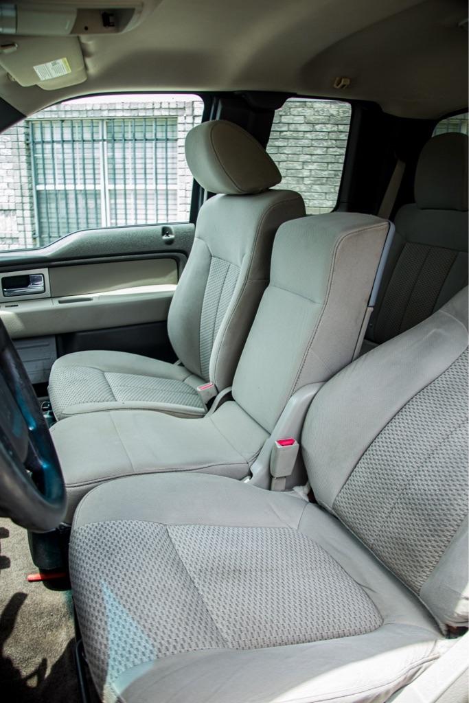 Ford F-150 XL SuperCab 8-ft. Bed 2WD 2010