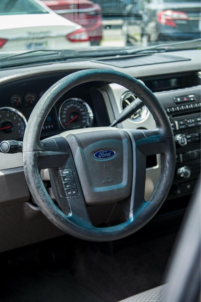 Ford F-150 XL SuperCab 8-ft. Bed 2WD 2010