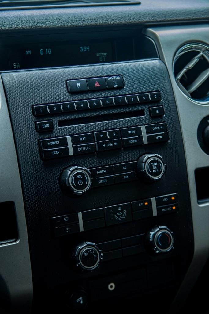 Ford F-150 XL SuperCab 8-ft. Bed 2WD 2010