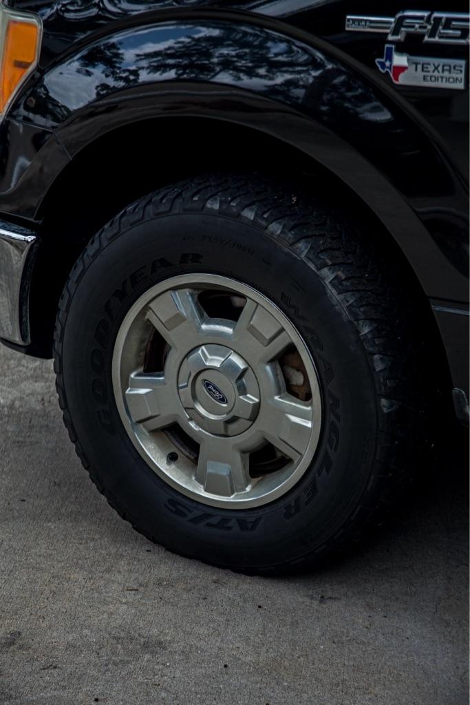 Ford F-150 XL SuperCab 8-ft. Bed 2WD 2010