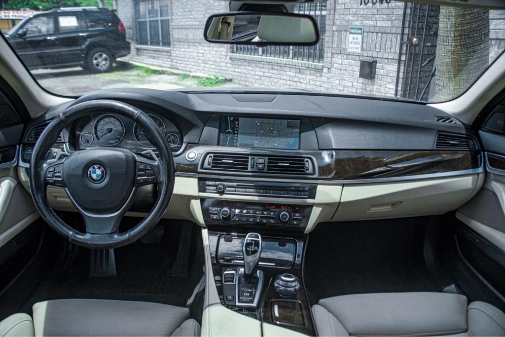 BMW 5-Series 535i 2011