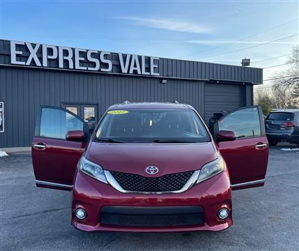 2017 Toyota Sienna SE 8-Passenger