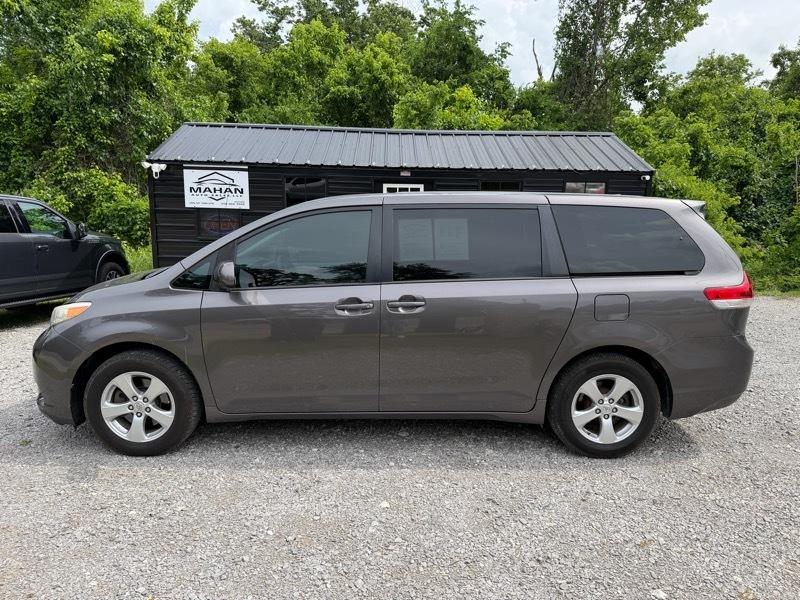 Toyota Sienna FWD 7-Passenger I4 2012