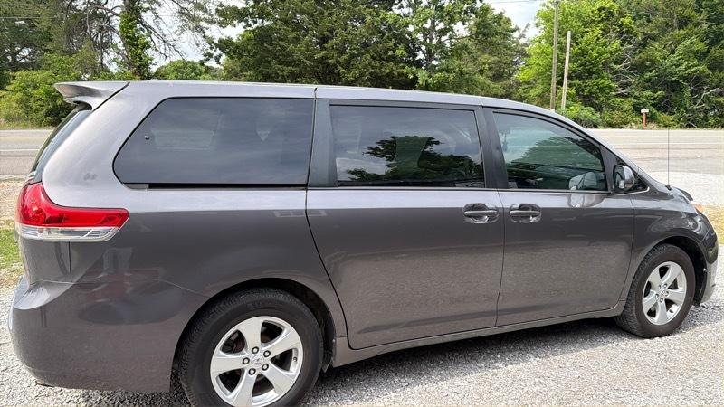 Toyota Sienna FWD 7-Passenger I4 2012