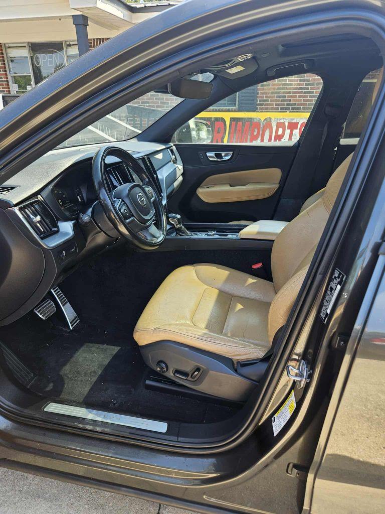 Volvo XC60 T5 Momentum AWD 2018