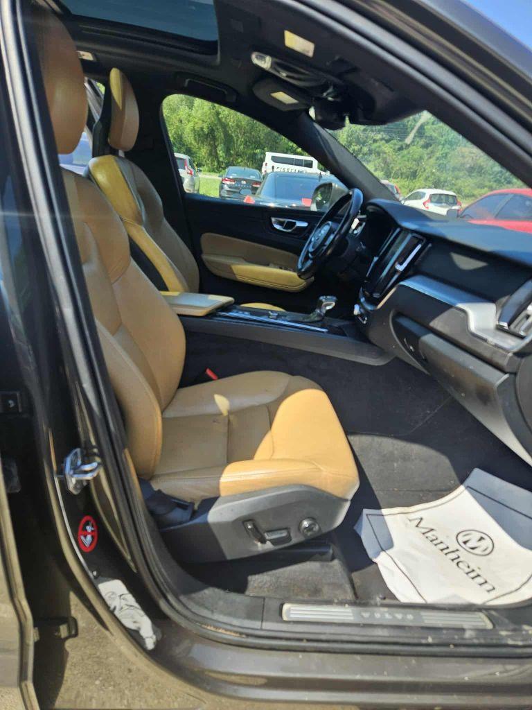 Volvo XC60 T5 Momentum AWD 2018