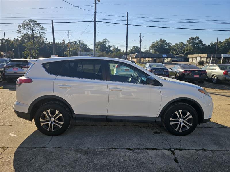 Toyota RAV4 LE FWD 2018