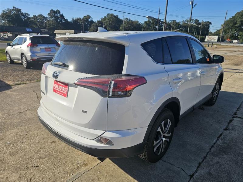 Toyota RAV4 LE FWD 2018