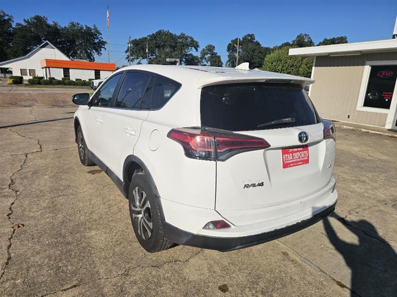 Toyota RAV4 LE FWD 2018