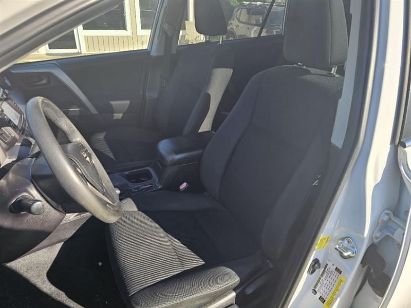 Toyota RAV4 LE FWD 2018