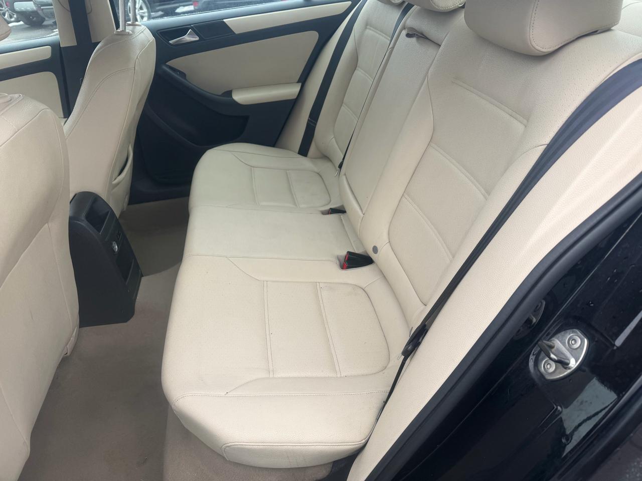 Volkswagen Jetta SE 2011