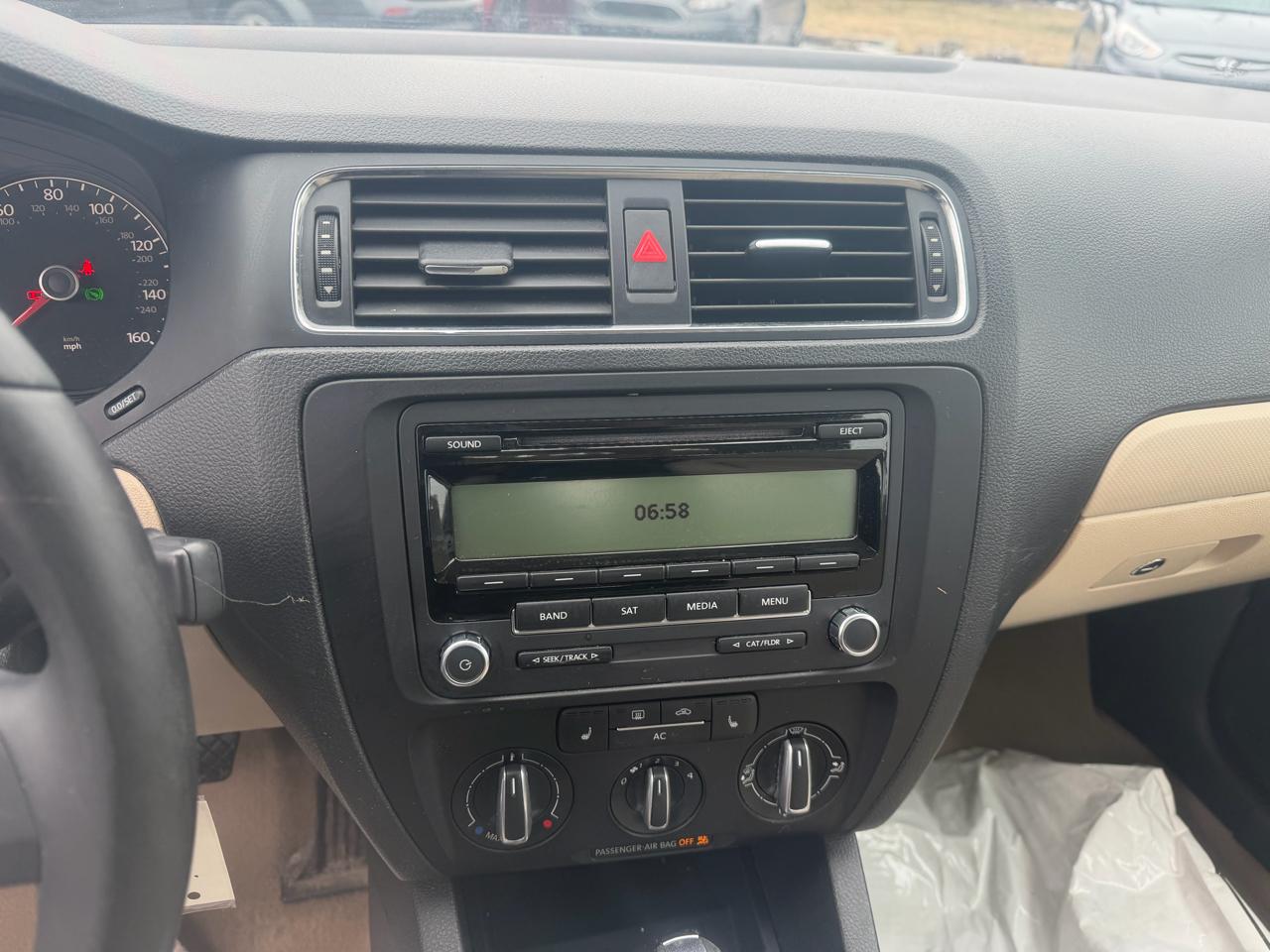 Volkswagen Jetta SE 2011